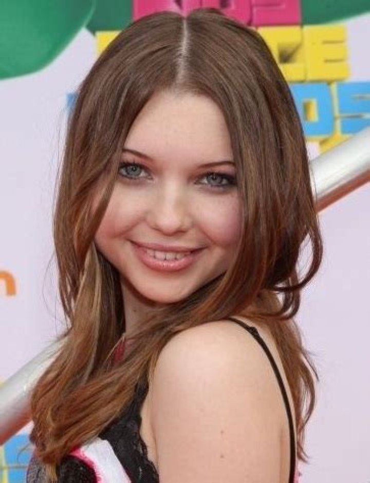 Sammi Hanratty Favorite Things Food Movies Hobbies Biography