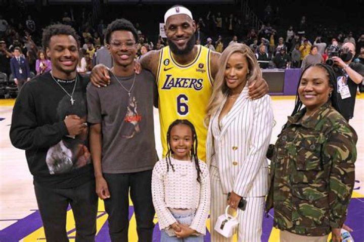 Savannah James children: Bronny James, Zhuri James, Bryce Maximus James