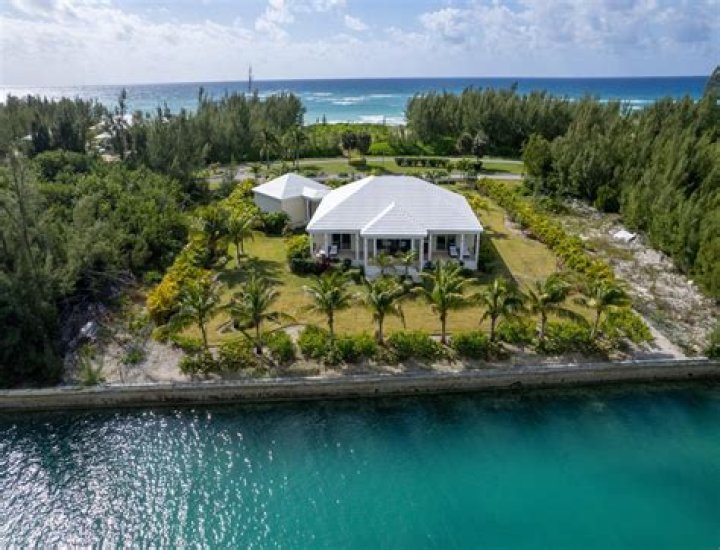 Sean Connery Rode Out Hurricane Dorian At Bahamas Mansion