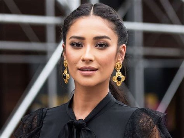 Shay Mitchell Talks Pretty Little Liars Reunion — Says She Would Say Yes To A Movie!