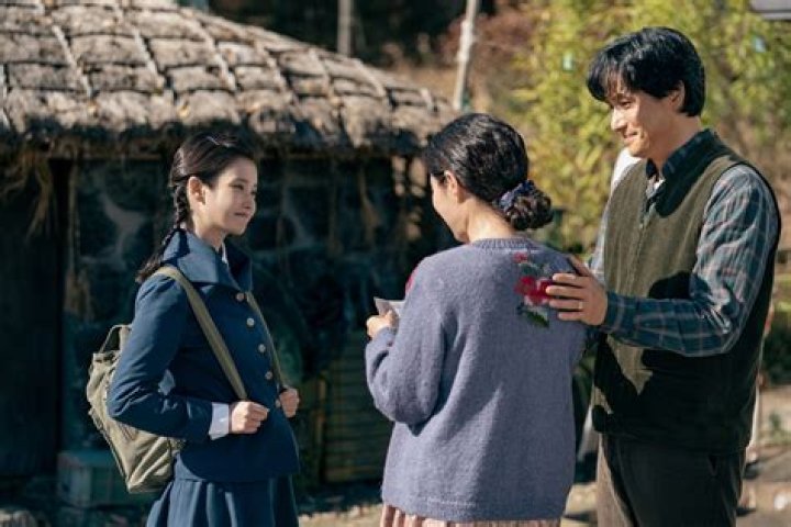Song Hye Kyo | Religion, Parents | Father Song Dae Seob And Mother