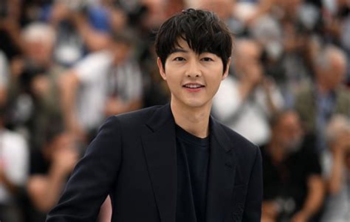 Song Joong-ki Biography - Facts, Childhood, Family Life & Achievements of South Korean Actor