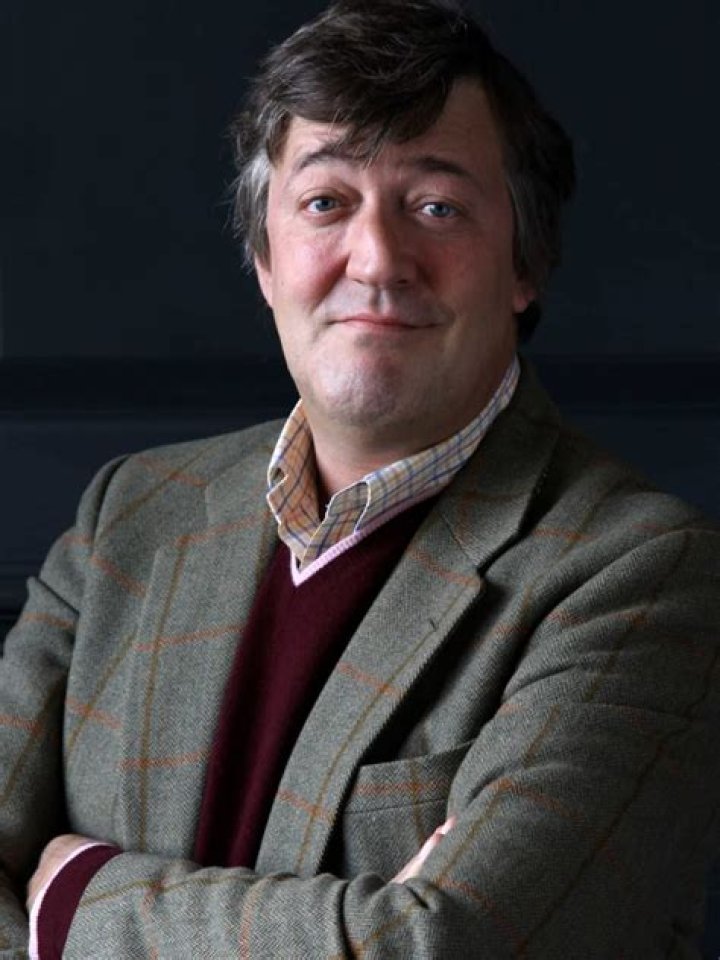 Stephen Fry Height, Weight, Net Worth, Age, Birthday, Wikipedia, Who, Instagram, Biography