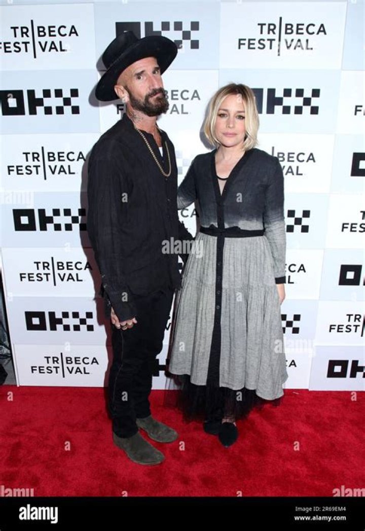 Stephen Kay is married to his wife, Piper Perabo :Does Stephen Kay Have an Ex-wife?