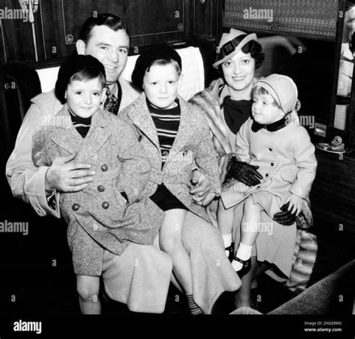 Steve Braddock children: Jasmine Braddock, Lily Braddock