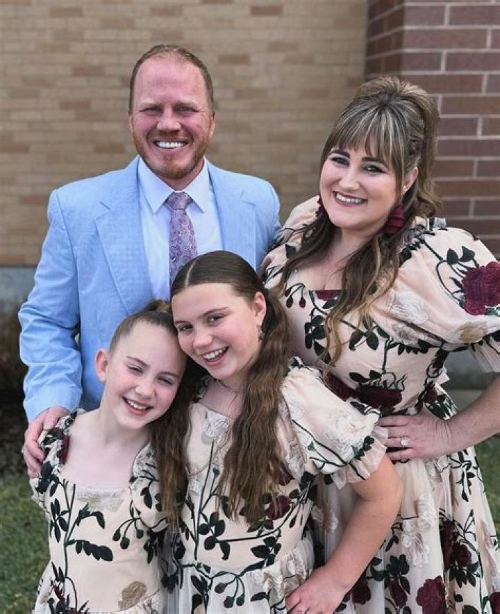 Sumner Stroh family, parents, siblings, boyfriend, children