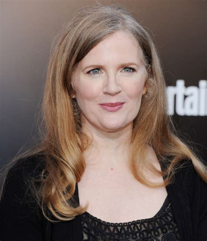 Suzanne Collins Biography - Childhood, Life Achievements & Timeline