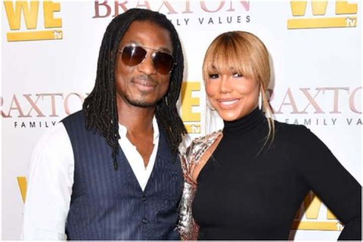 Tamar Braxton’s Boyfriend Hugs And Kisses Her In Red Carpet Debut Videos