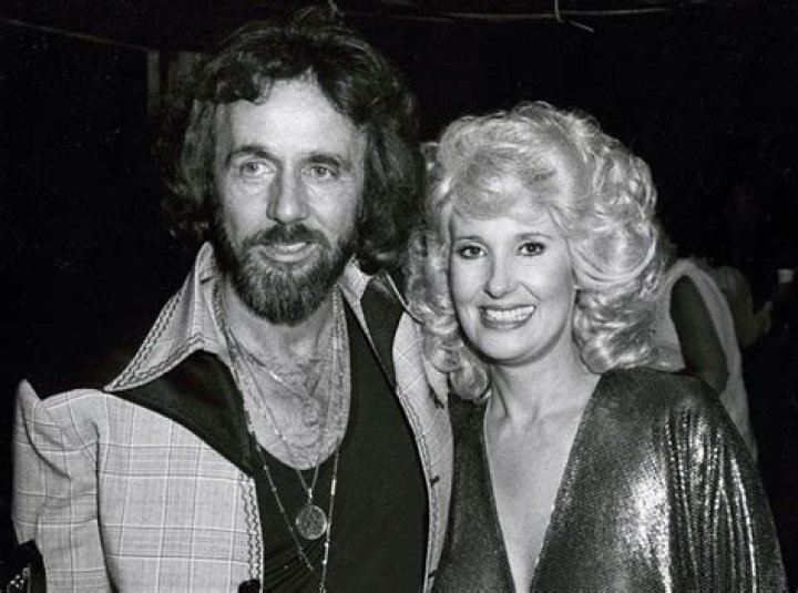 Tammy Wynette Biography - Facts, Childhood, Family Life & Achievements