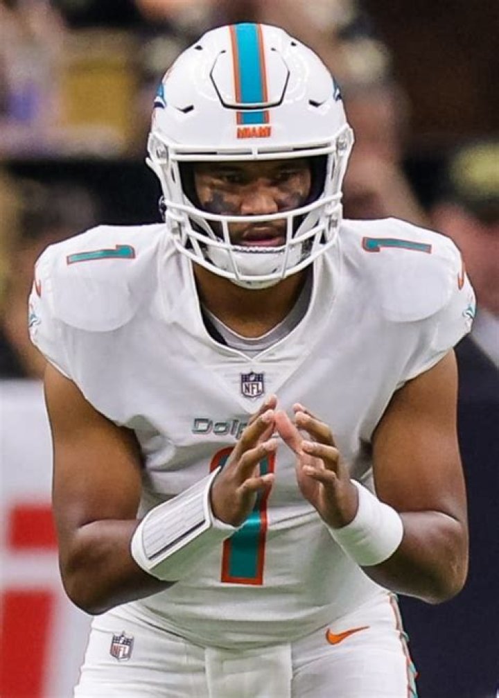 Taulia Tagovailoa Height, Weight, Net Worth, Age, Birthday, Wikipedia, Who, Nationality, Biography