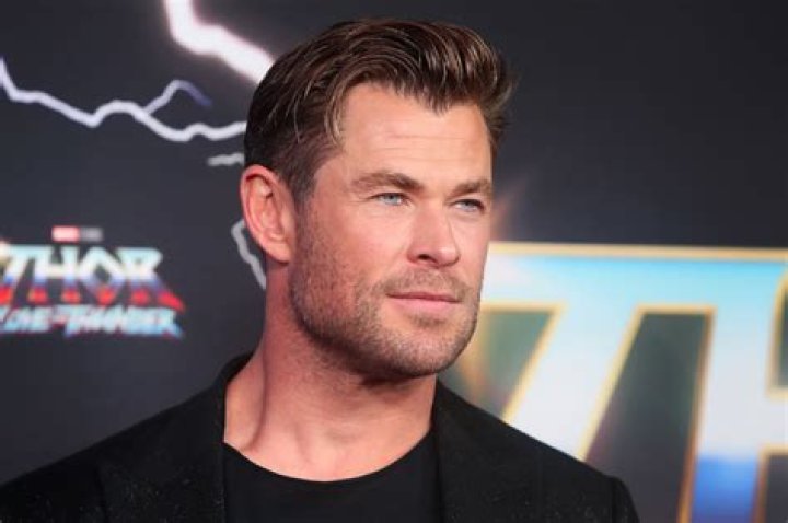 Taylor Hemsworth Height, Weight, Net Worth, Age, Birthday, Wikipedia, Who, Instagram, Biography