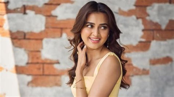Tejaswi Prakash Height, Weight, Net Worth, Age, Birthday, Wikipedia, Who, Nationality, Biography