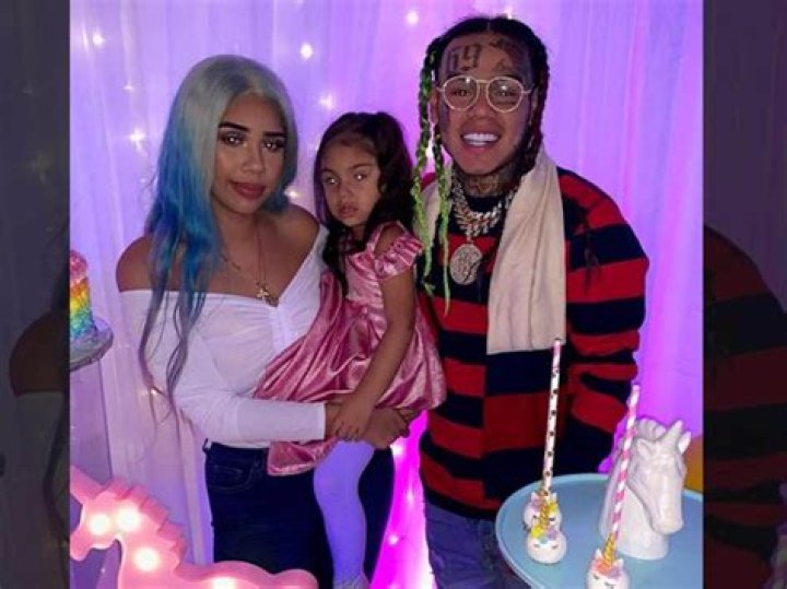 Tekashi 69 Reportedly Did Not Give His Three-Year-Old Daughter Anything For Christmas, But Gifted His GF Jade A New Car
