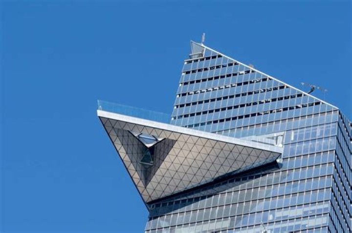 The Edge Biography - Facts, Childhood, Family Life & Achievements