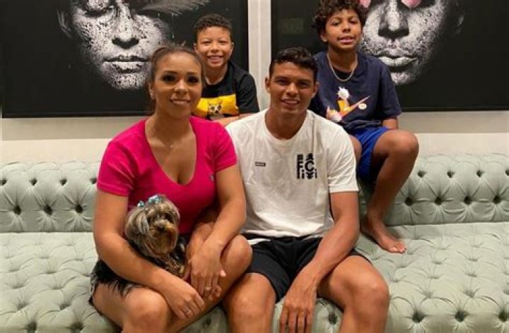 Thiago Silva family, wife, children, parents, siblings