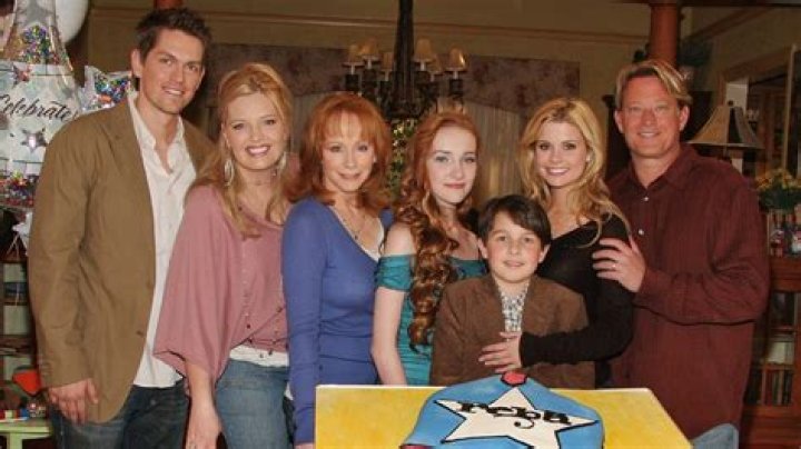 This ‘Reba’ star says they’d do ‘anything’ for a reboot