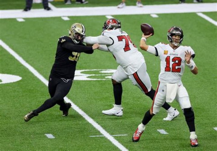 Tom Brady Biography - Facts, Childhood, Family Life & Achievements