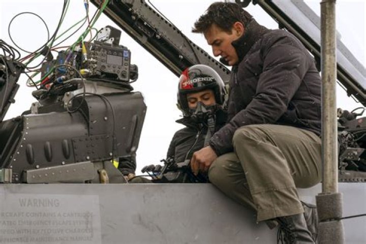 Tom Cruises Prepares To Take Flight In New Top Gun: Maverick Set Pics