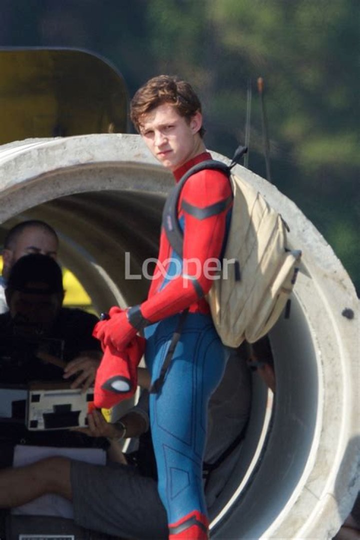 Tom Holland Snaps A Spectacular Selfie On Spider-Man: Homecoming Set