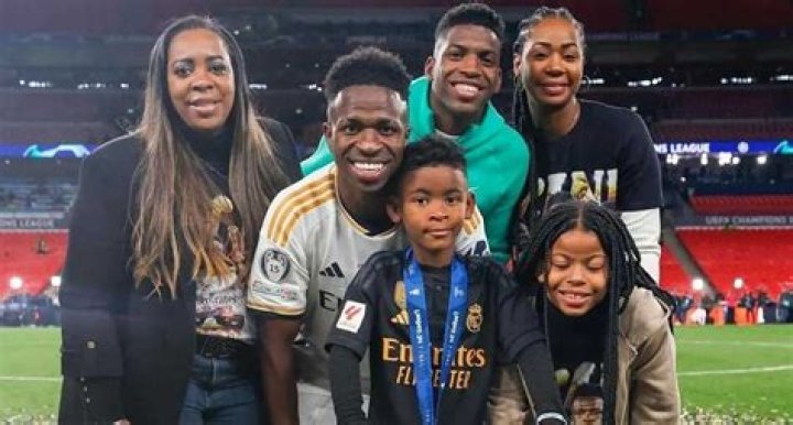 Vinícius Júnior family: Parents, siblings, girlfriend, children