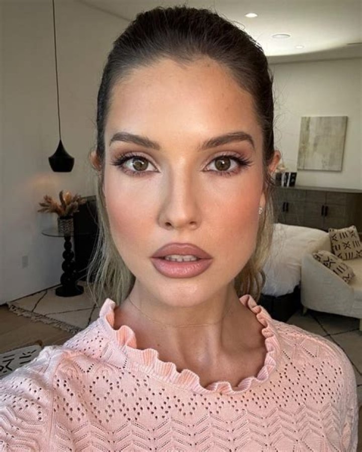 
Viral on Twitter & Reddit: The Video of Amanda Cerny 