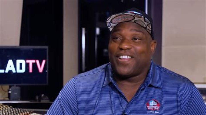 Warren Sapp weighs in on who will win the Super Bowl this Sunday