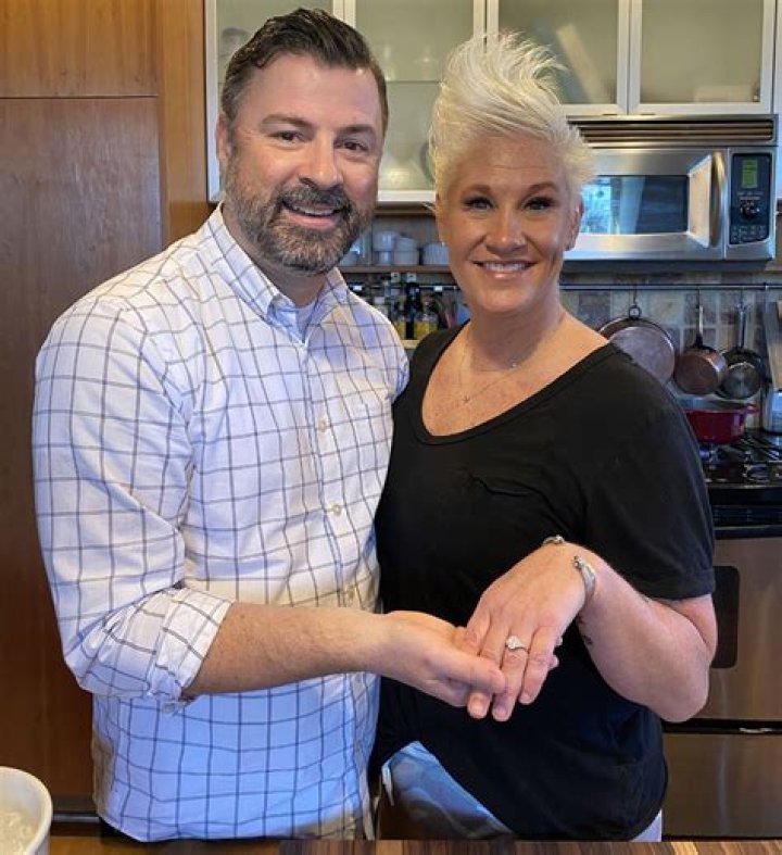 What Does Anne Burrell’S Husband Do? – Celebrity
