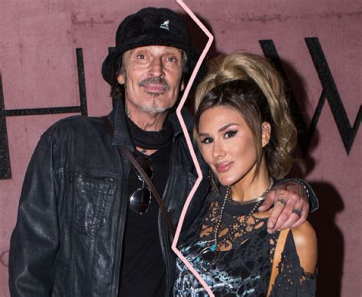 What happened to Tommy Tuberville's first wife Vicki Lynn Harris?