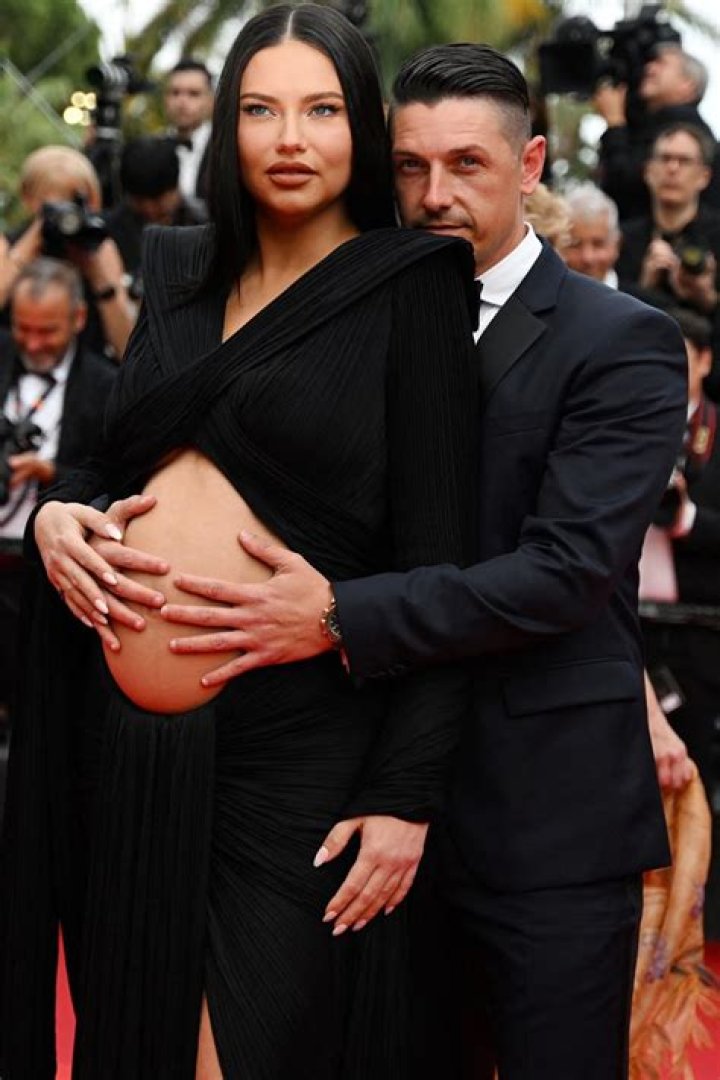 What Is Adriana Lima Doing Now? Weight Gain Or Pregnant – Update 2022