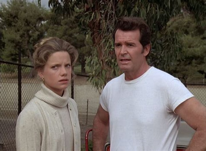 What is Gretchen Corbett doing today? Net Worth, Height, Wiki