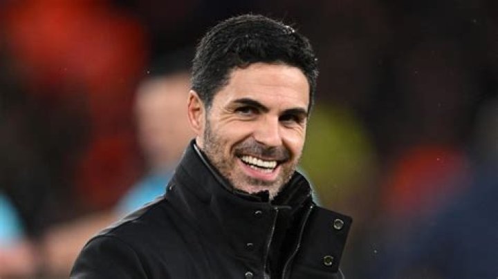 What religion is Mikel Arteta, and where does he worship?