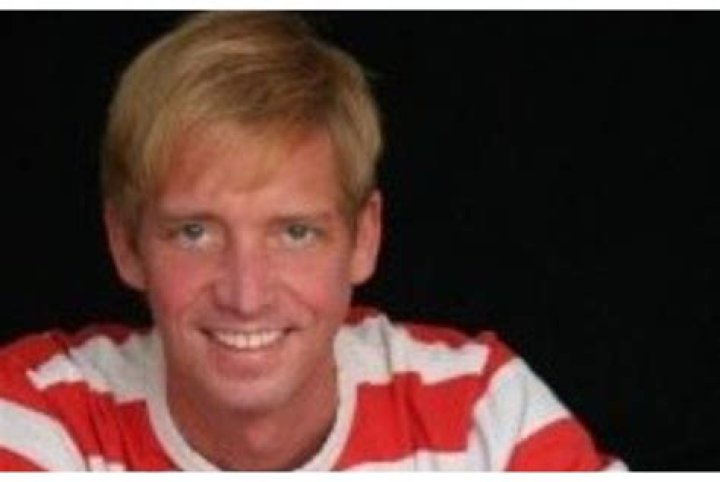 Where does Ian Falconer live?