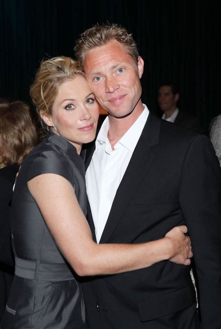 Who is Christina Applegate husband Martyn LeNoble?