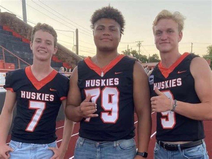 
Who is Jamar Graham? High School QB goes viral for his arm talent and running over much-smaller defenders 