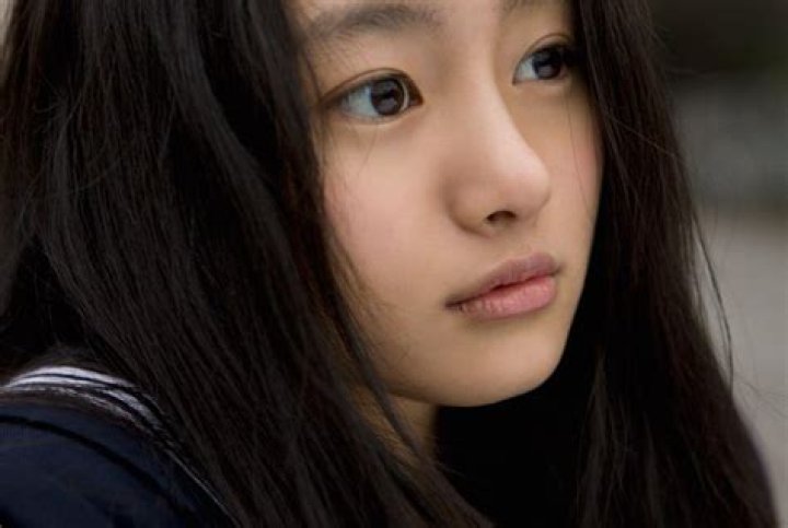
Who is Japanese actress Shiori Kutsuna? Boyfriend, Family 