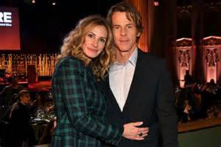 Who Is Julia Roberts Dating? Here’s A Guide To Her Ex Boyfriends And Husbands