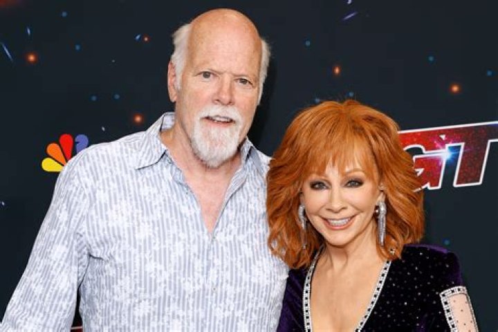 Who is Reba McEntire dating?