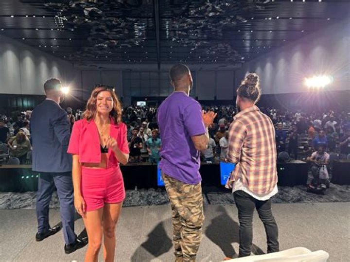 Who Is Tori Vega’S Best Friend? – Celebrity