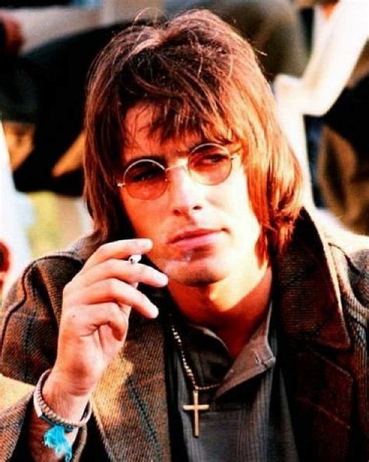 Liam Gallagher Biography - Childhood, Life Achievements & Timeline