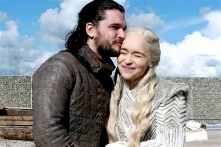 Working With Emilia Clarke On Game Of Thrones Made Kit Harington Want To Vomit