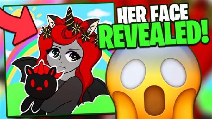 YouTuber Moody Unicorn Twin Finally Reveals Her Face